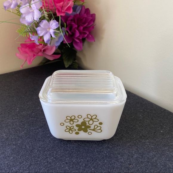 Other - Vintage Pyrex Spring Blossom refrigerator dish #501b with lid Fridgie Daisy